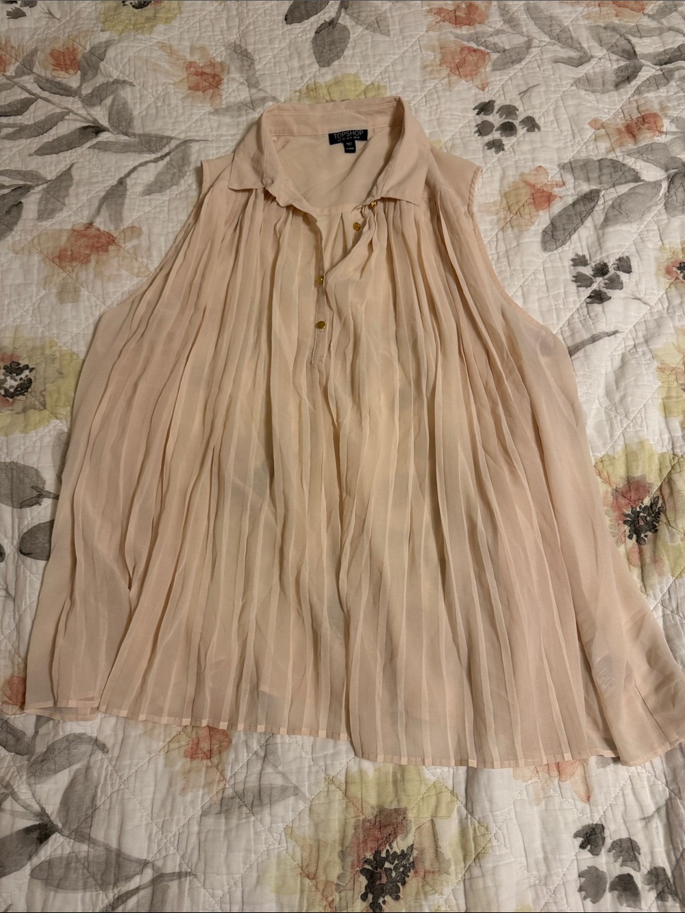 Women’s Topshop Pale Blush Pleated Sleeveless Button-Front Blouse